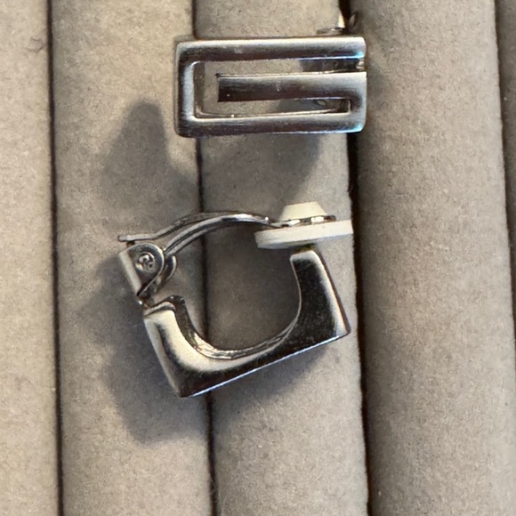 Authentic - Givenchy Vintage G Logo Clip On Earrings Silver Tone - Picture 3 of 6